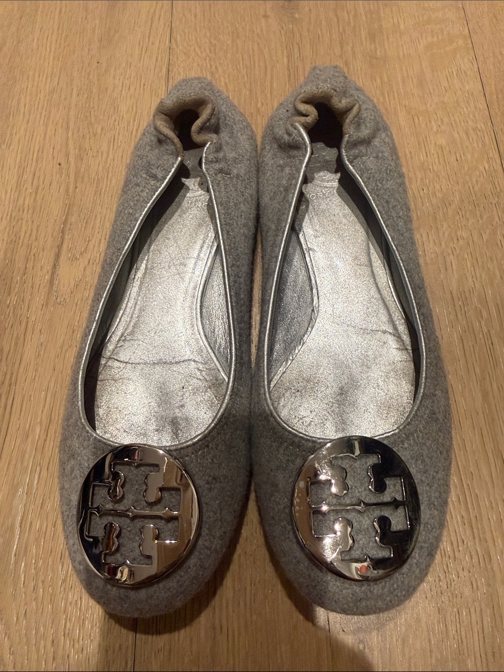 Women's Gray Ballet Flats with Metallic Medallion -wool
